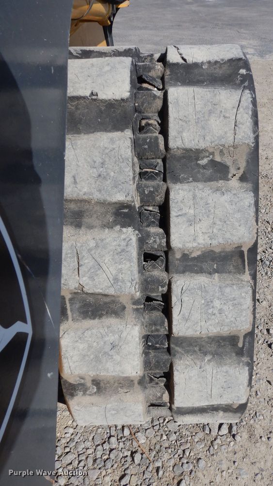 image for item DG6330 2011 John Deere 323D  tracked skid steer loader