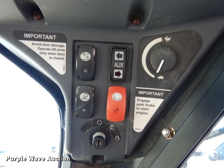 image for item DG6330 2011 John Deere 323D  tracked skid steer loader