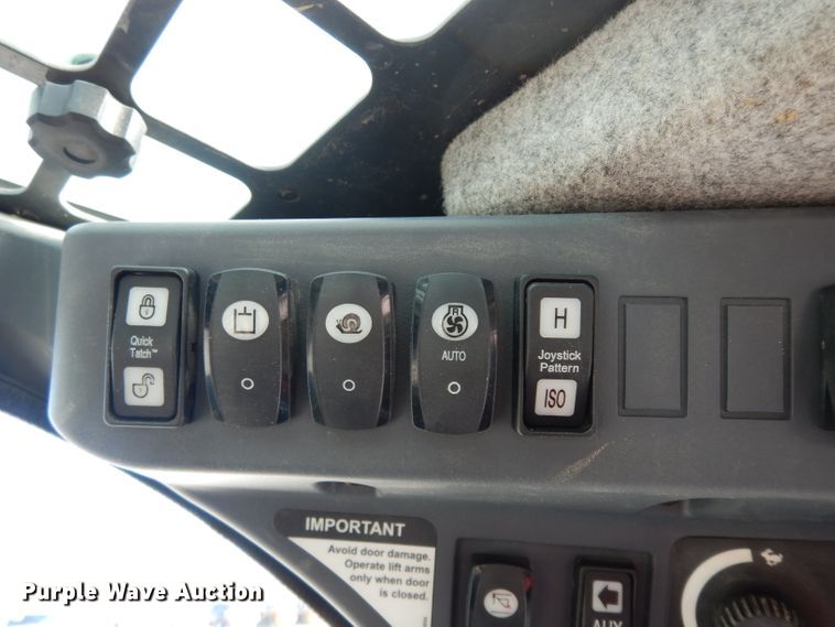 image for item DG6330 2011 John Deere 323D  tracked skid steer loader