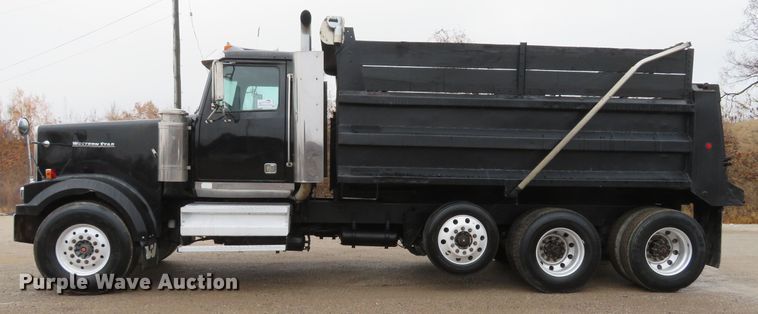 image for item DH1696 1999 Western Star 4964EX dump truck