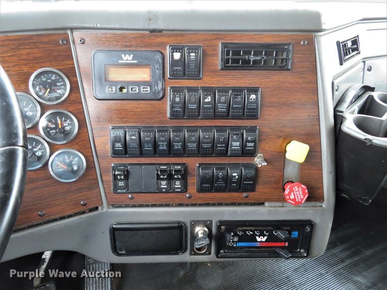 image for item DH1696 1999 Western Star 4964EX dump truck