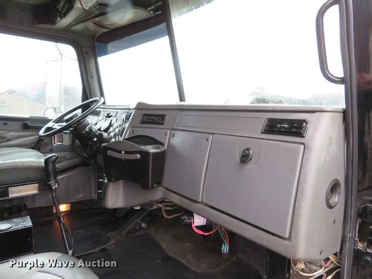 image for item DH1696 1999 Western Star 4964EX dump truck