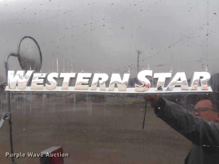 image for item DH1696 1999 Western Star 4964EX dump truck