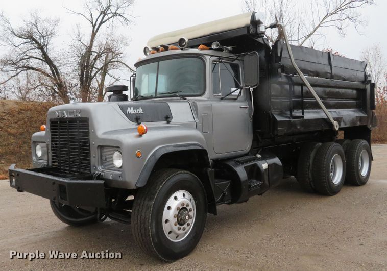 image for item DH1697 1992 Mack RD690S dump truck