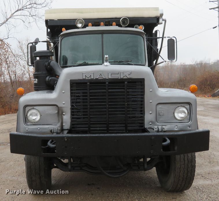 image for item DH1697 1992 Mack RD690S dump truck