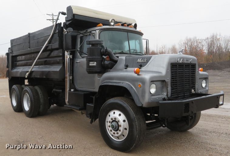 image for item DH1697 1992 Mack RD690S dump truck