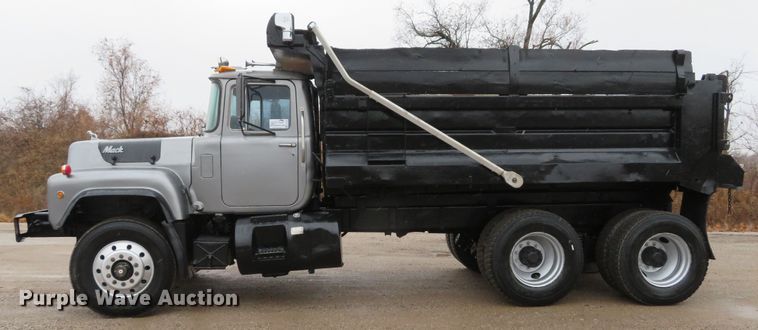 image for item DH1697 1992 Mack RD690S dump truck