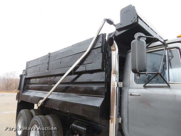 image for item DH1697 1992 Mack RD690S dump truck