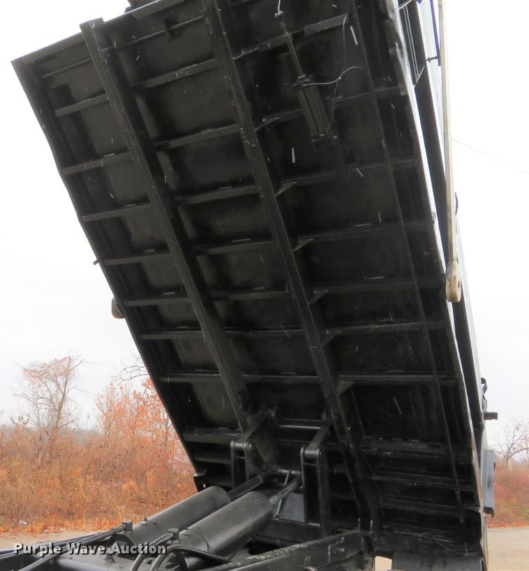 image for item DH1697 1992 Mack RD690S dump truck