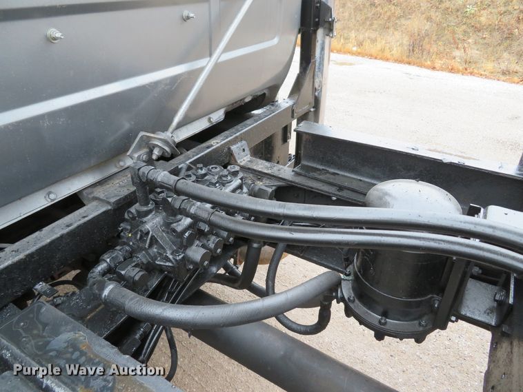 image for item DH1697 1992 Mack RD690S dump truck