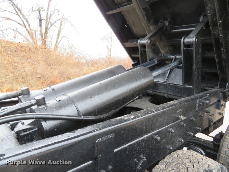 image for item DH1697 1992 Mack RD690S dump truck