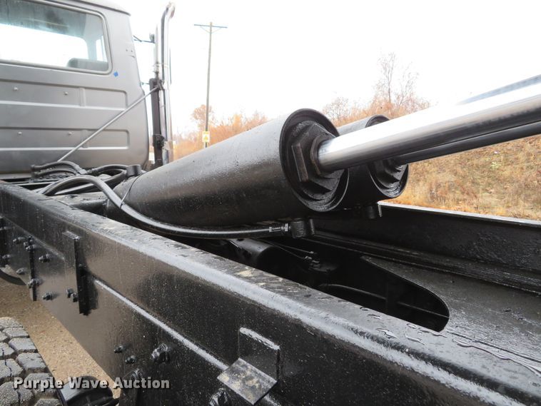 image for item DH1697 1992 Mack RD690S dump truck