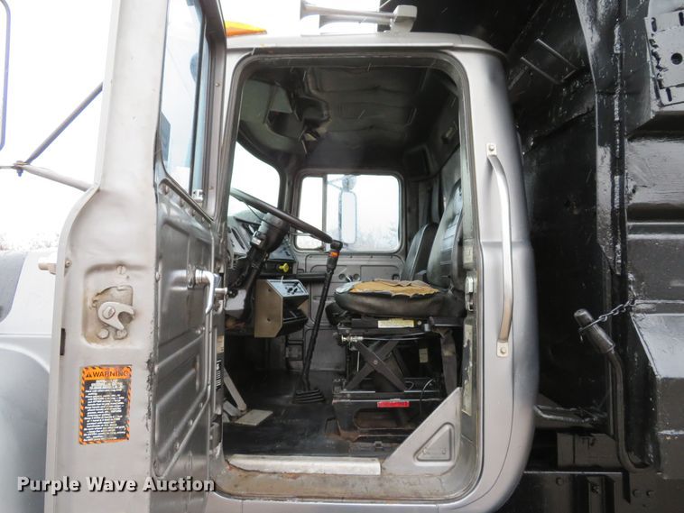 image for item DH1697 1992 Mack RD690S dump truck