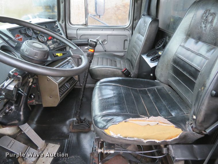 image for item DH1697 1992 Mack RD690S dump truck