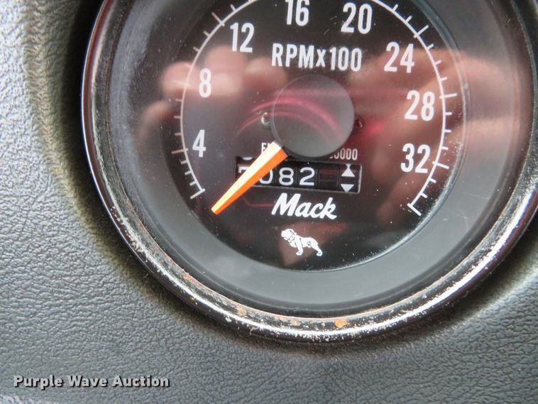 image for item DH1697 1992 Mack RD690S dump truck