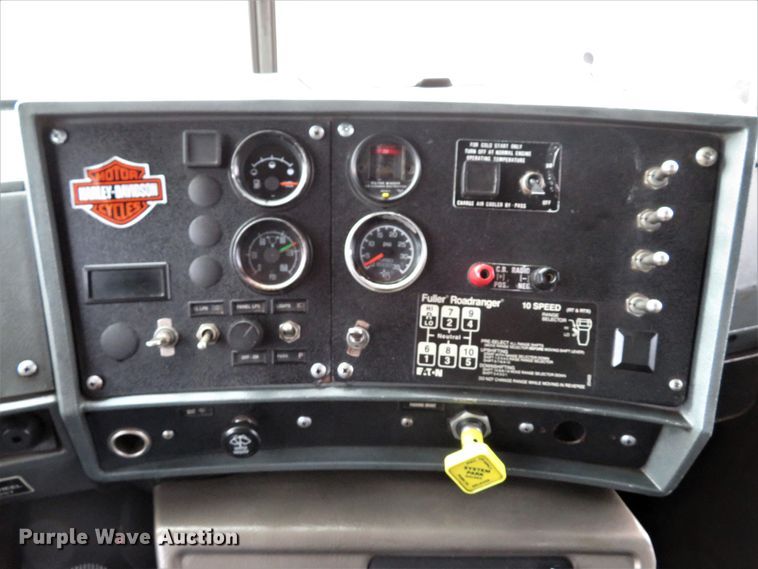 image for item DH1697 1992 Mack RD690S dump truck