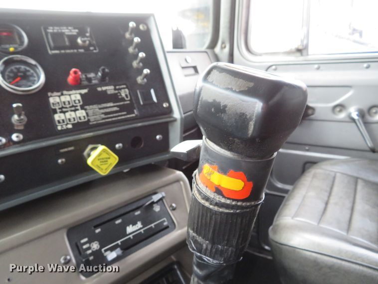 image for item DH1697 1992 Mack RD690S dump truck