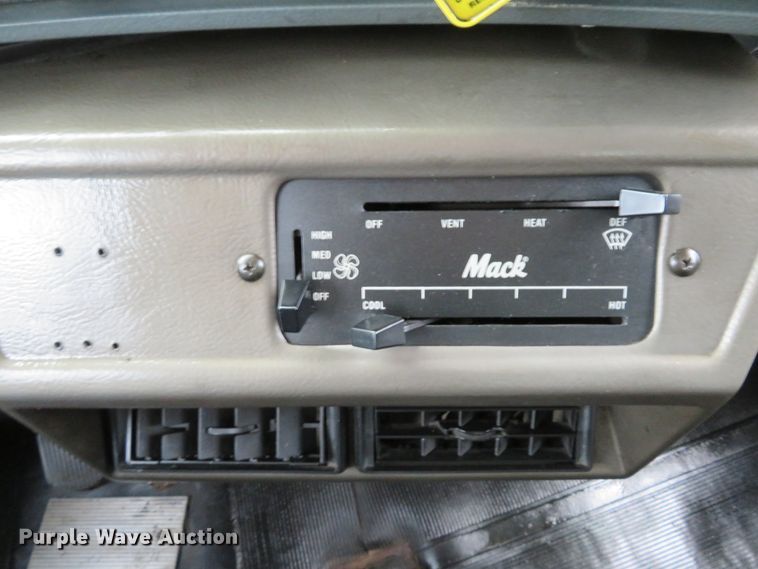 image for item DH1697 1992 Mack RD690S dump truck