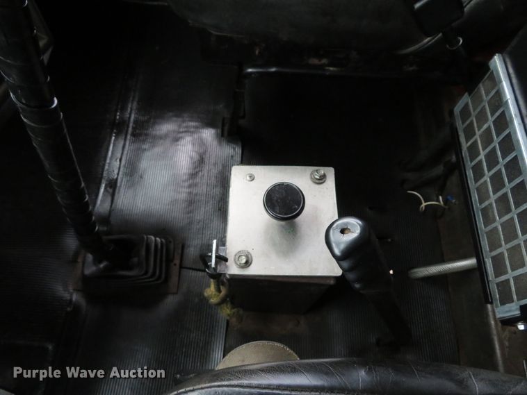 image for item DH1697 1992 Mack RD690S dump truck