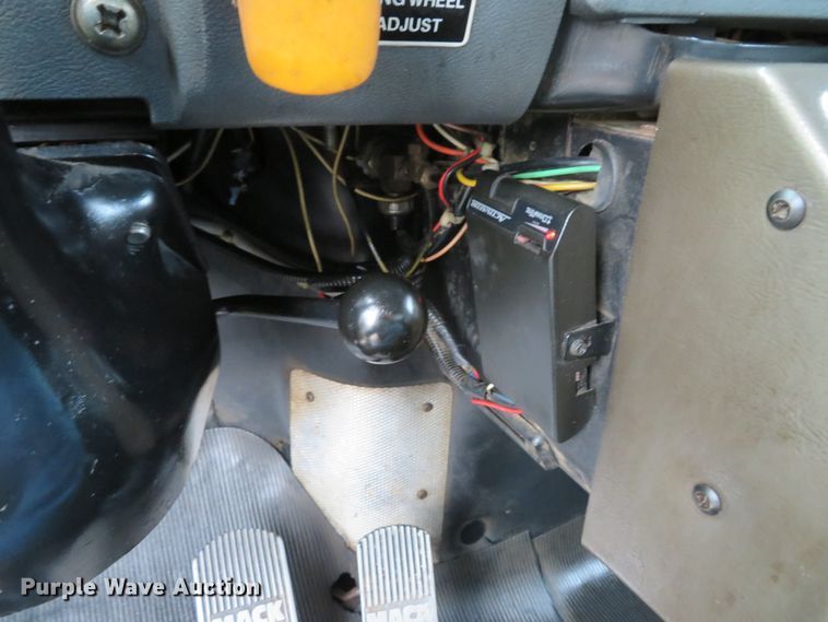 image for item DH1697 1992 Mack RD690S dump truck