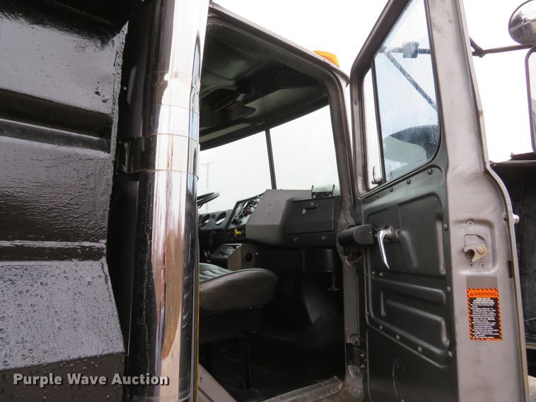 image for item DH1697 1992 Mack RD690S dump truck