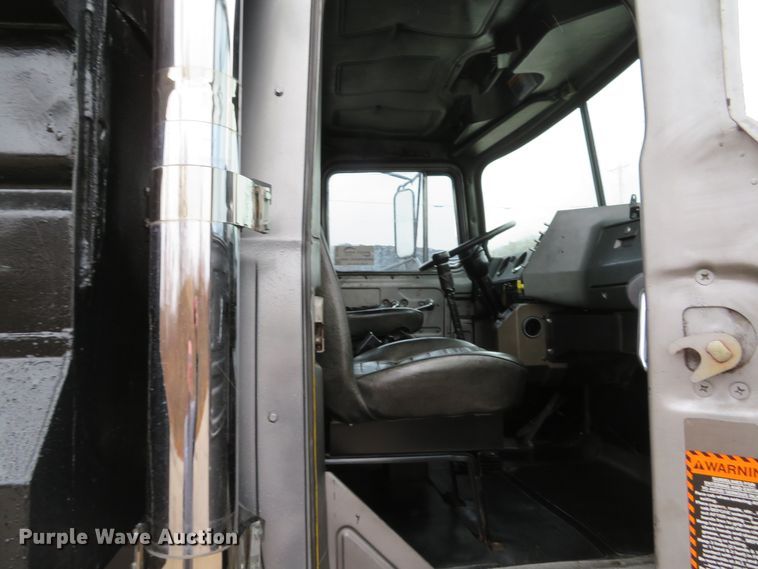 image for item DH1697 1992 Mack RD690S dump truck