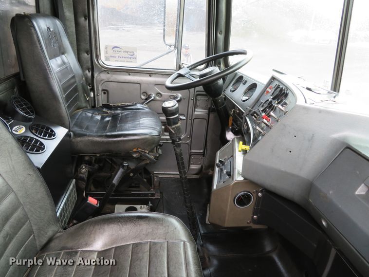 image for item DH1697 1992 Mack RD690S dump truck