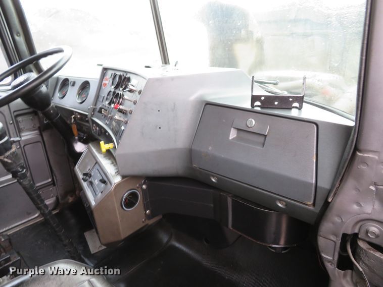 image for item DH1697 1992 Mack RD690S dump truck