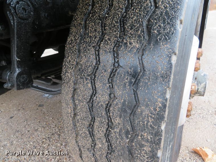 image for item DH1697 1992 Mack RD690S dump truck