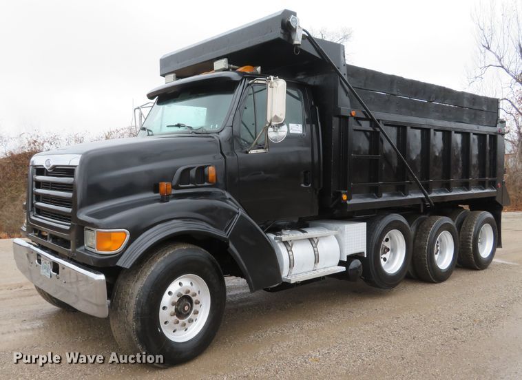 image for item DH1698 1998 Ford LT9000 dump truck