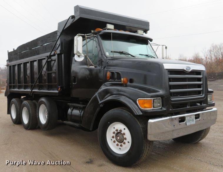 image for item DH1698 1998 Ford LT9000 dump truck