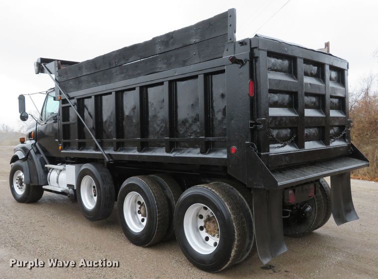 image for item DH1698 1998 Ford LT9000 dump truck