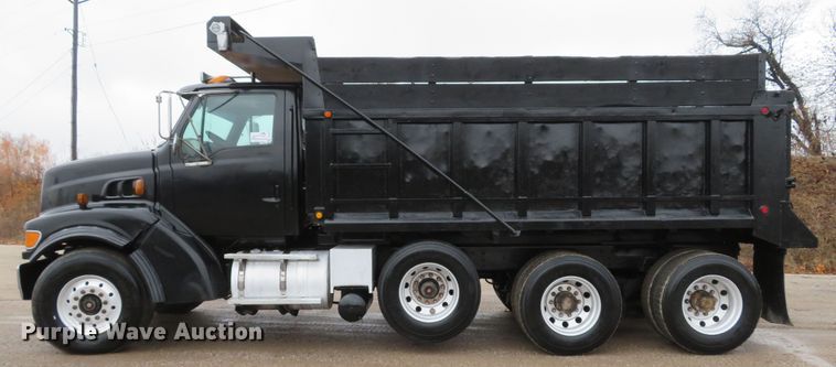 image for item DH1698 1998 Ford LT9000 dump truck