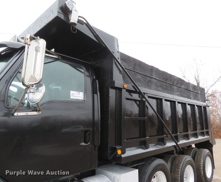 image for item DH1698 1998 Ford LT9000 dump truck