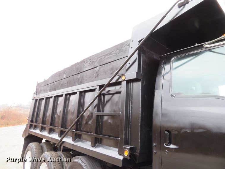 image for item DH1698 1998 Ford LT9000 dump truck