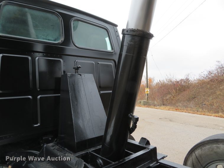 image for item DH1698 1998 Ford LT9000 dump truck