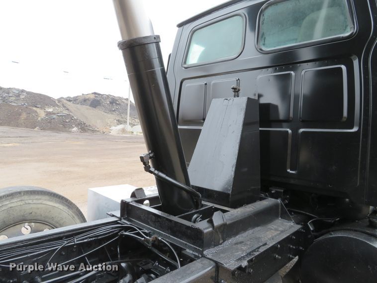 image for item DH1698 1998 Ford LT9000 dump truck