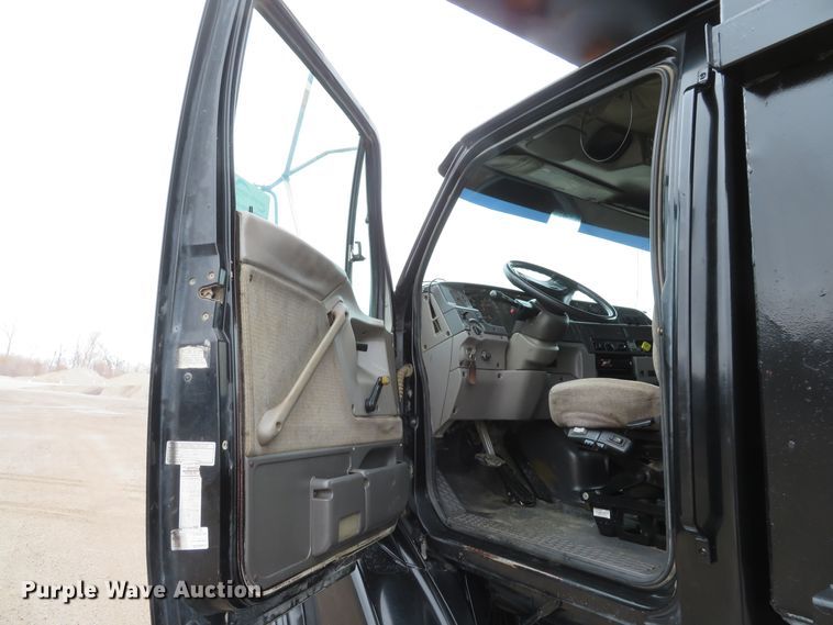 image for item DH1698 1998 Ford LT9000 dump truck