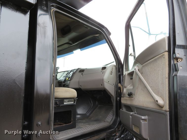 image for item DH1698 1998 Ford LT9000 dump truck