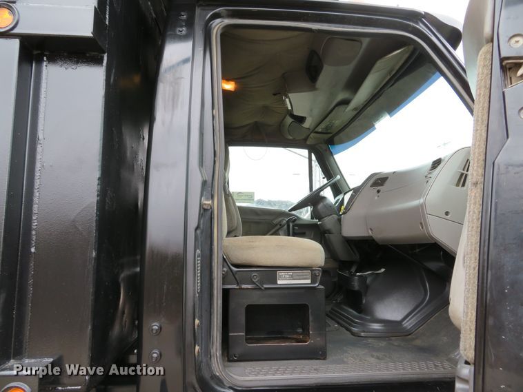 image for item DH1698 1998 Ford LT9000 dump truck