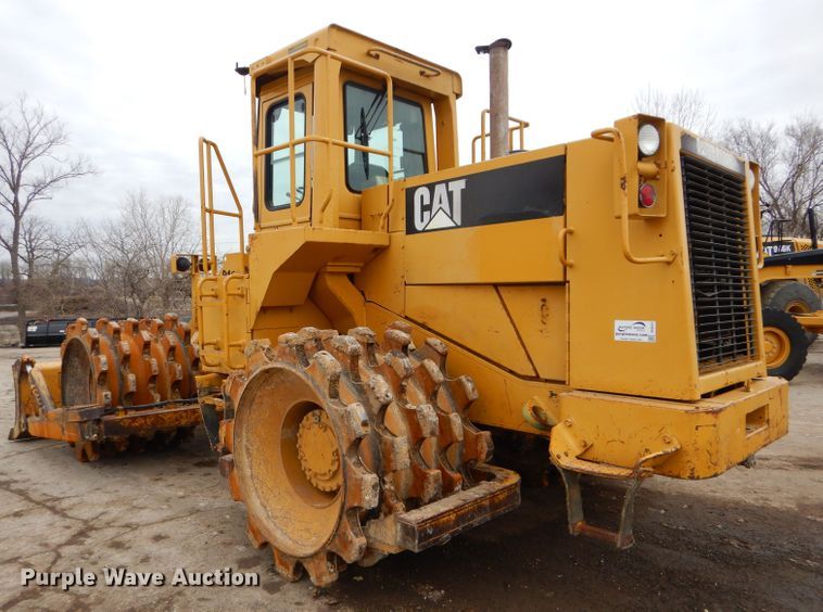 image for item DH4411 1991 Caterpillar 815B soil compactor