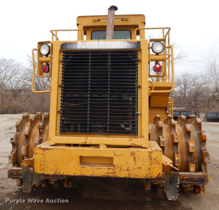 image for item DH4411 1991 Caterpillar 815B soil compactor