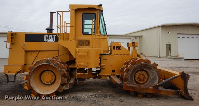 image for item DH4411 1991 Caterpillar 815B soil compactor