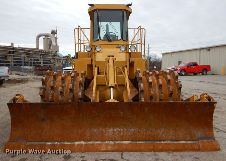 image for item DH4411 1991 Caterpillar 815B soil compactor