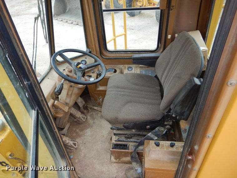 image for item DH4411 1991 Caterpillar 815B soil compactor