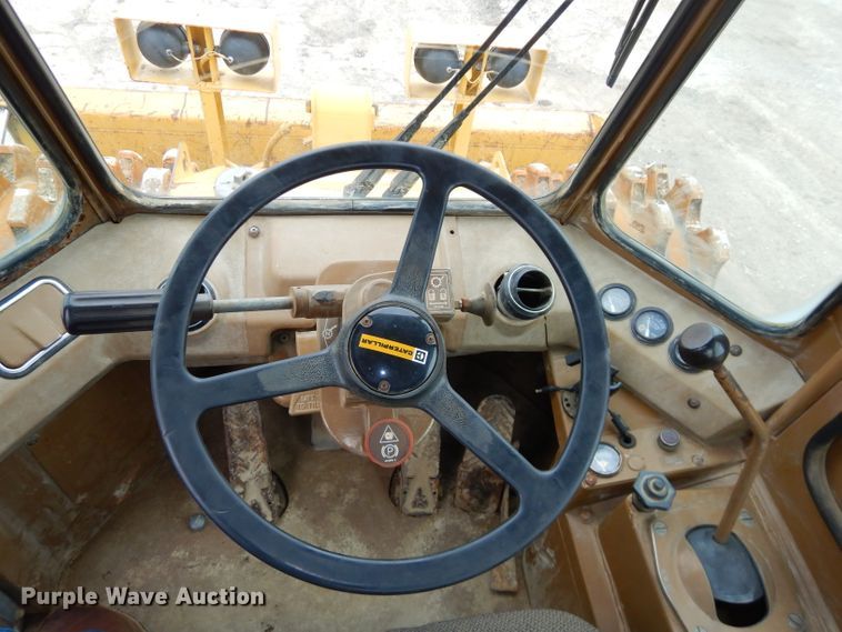 image for item DH4411 1991 Caterpillar 815B soil compactor