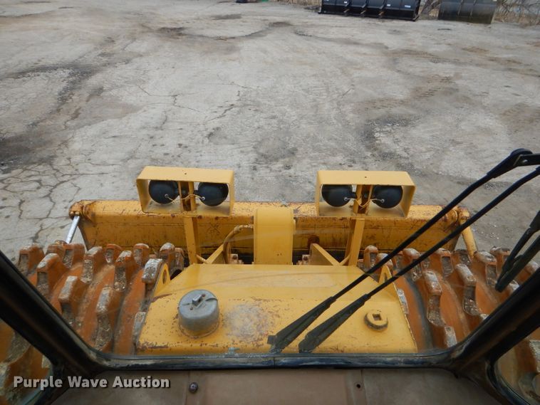 image for item DH4411 1991 Caterpillar 815B soil compactor