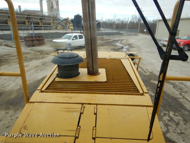 image for item DH4411 1991 Caterpillar 815B soil compactor