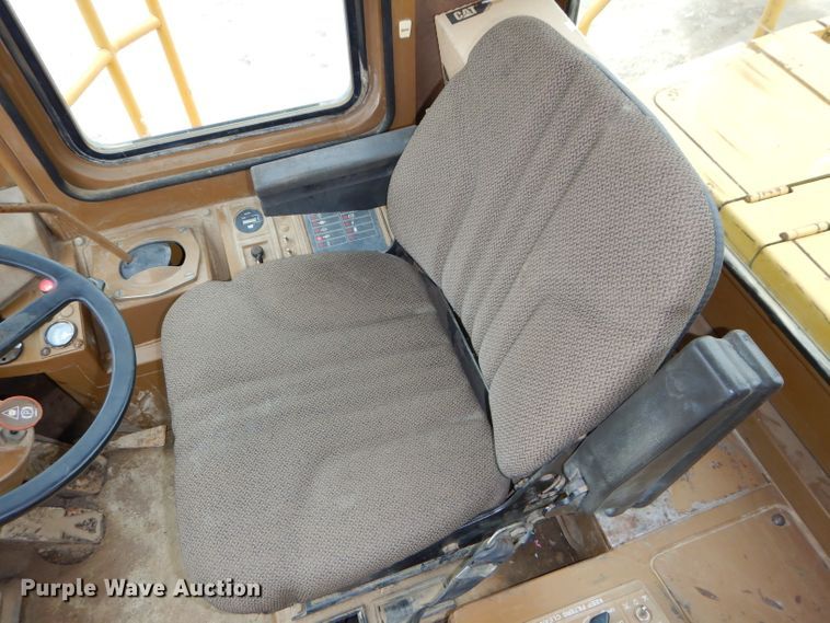 image for item DH4411 1991 Caterpillar 815B soil compactor