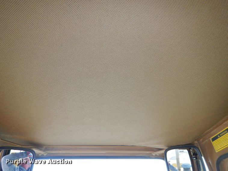 image for item DH4411 1991 Caterpillar 815B soil compactor